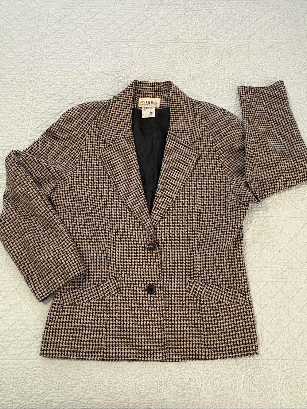 Vintage 80’s Wyndham Collection houndstooth blazer jacket. Size 10